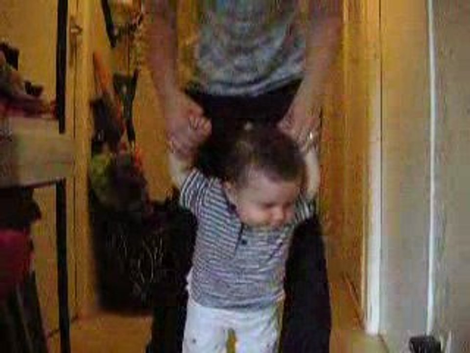 loulou ki marche avec maman