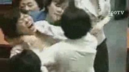 Quand les députés sud-coréens en viennent aux mains