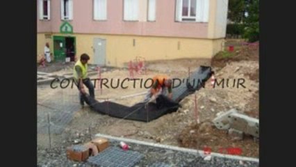 Travaux en cours devant batiment 402