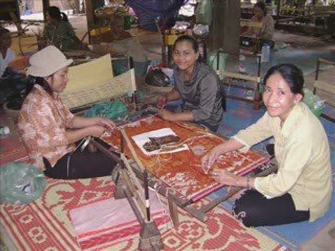 Ikat à l'Institut des Textiles Traditionnels Khmers (IKTT)