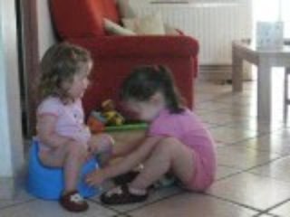 Lou-Ann racconte une histoire à Maëlle