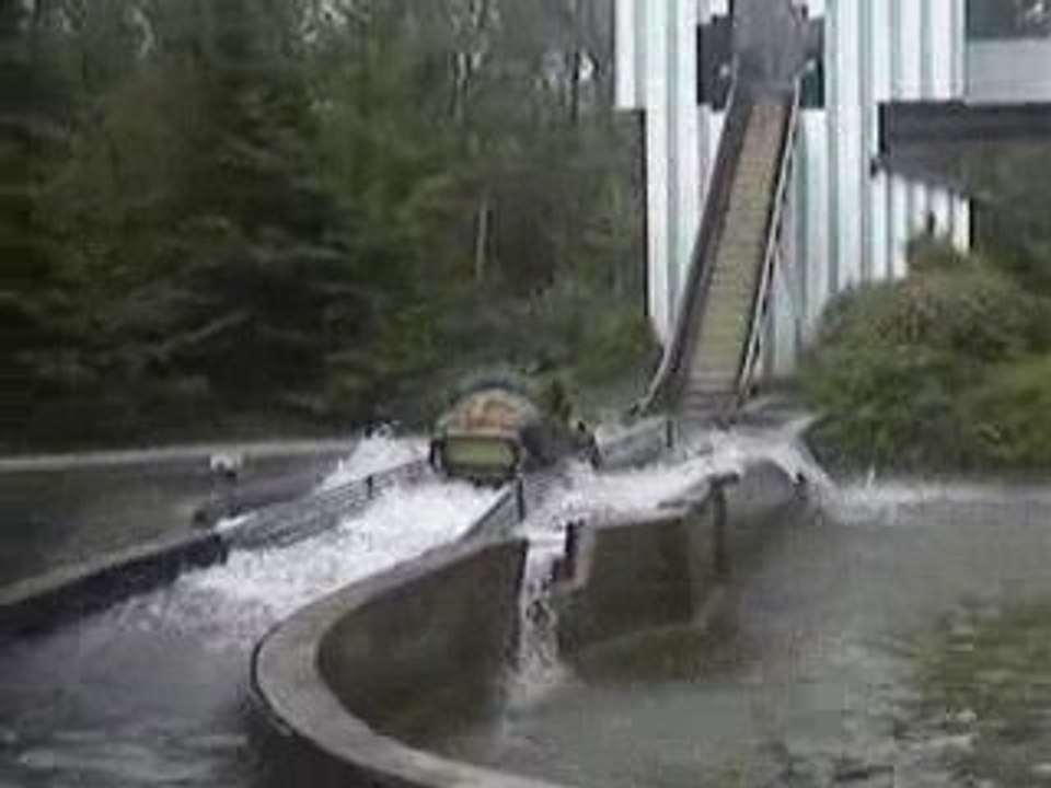 river splash