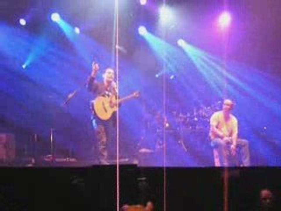 04 - Tryo - Serre moi Francofolies 2009