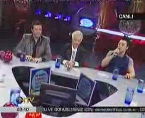 YouTube - Hayko Cepkin Sade Vatandaş'ta Arabesk söylüyor.