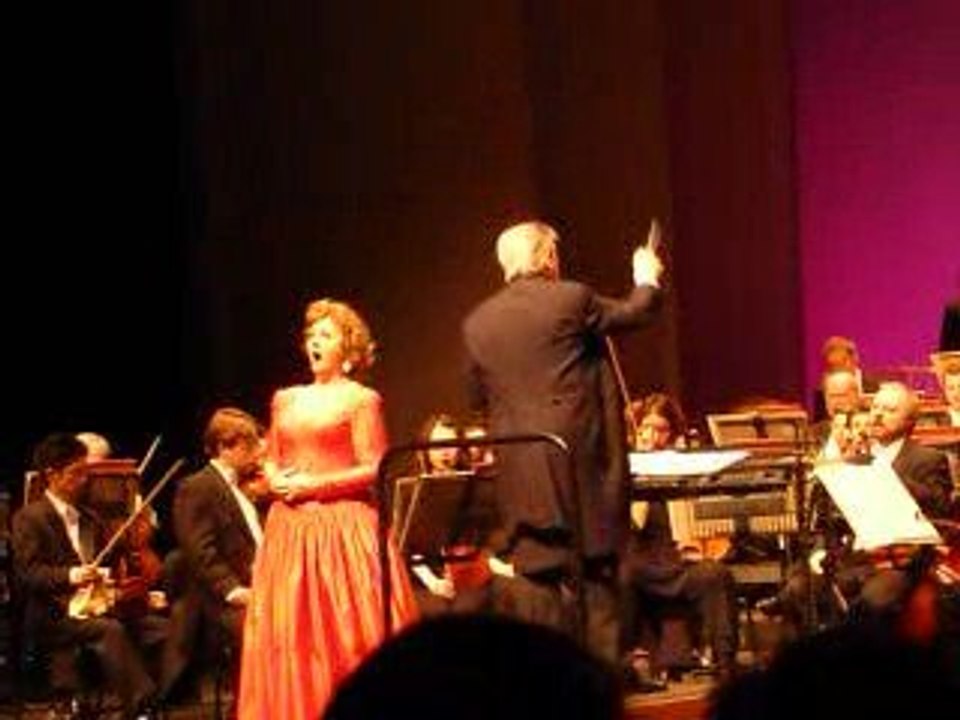 Edita Gruberova chante "Glitter and be gay", de L. Bernstein