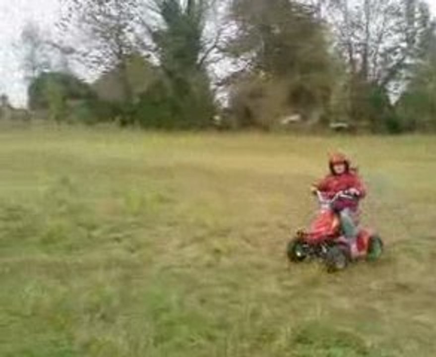 tibo dans la boue en quad