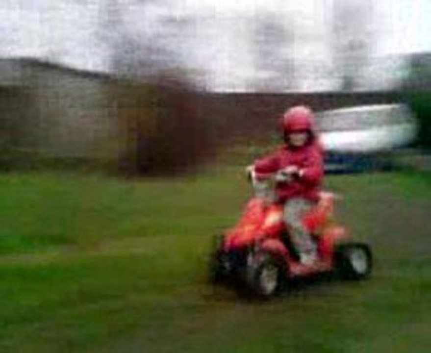 tibo en quad : drift dans la boue