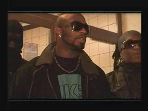 urban war prend les armes - urban peace baisse son froc