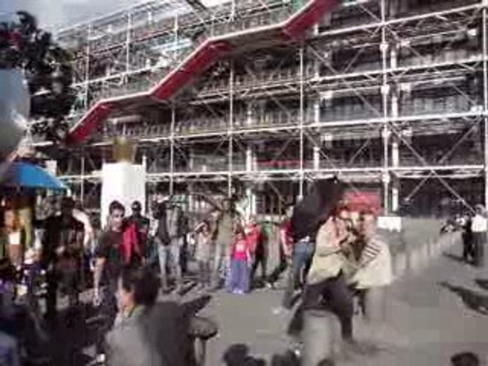 Spectacle de rue à Beaubourg - Paris