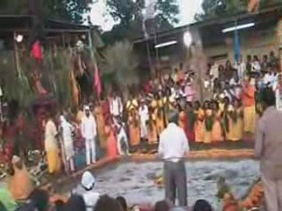 Marche sur le feu a Bois d'Olives le 5 juillet 2009.