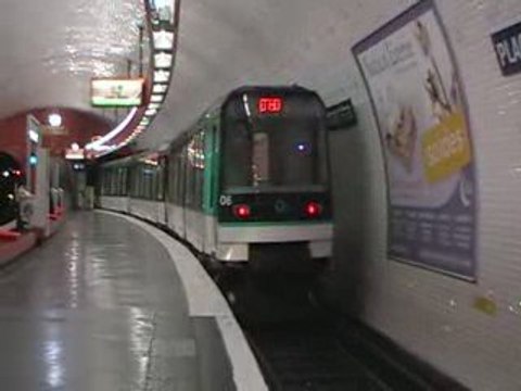 MF88 : Départ de la station Place des Fêtes sur la ligne 7bis du métro parisien