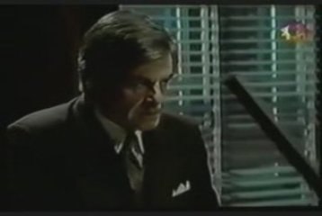 el pueblo lo está mirando.