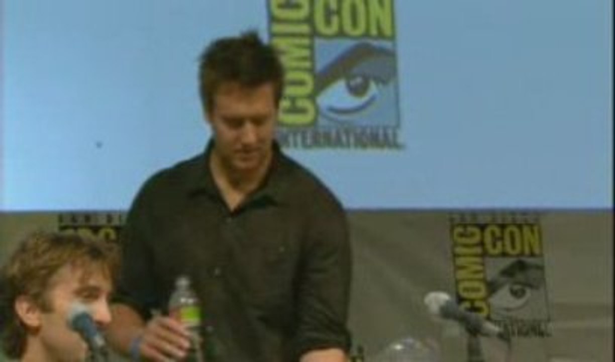 District 9 - Comic Con Panel