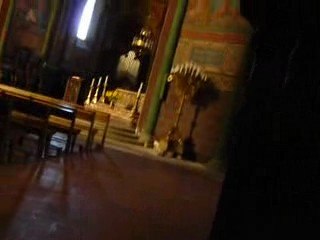 amandine tentative de prière dans l'eglise