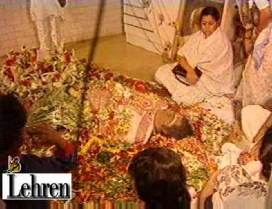 Actor-Singer Kishore Kumar dies
