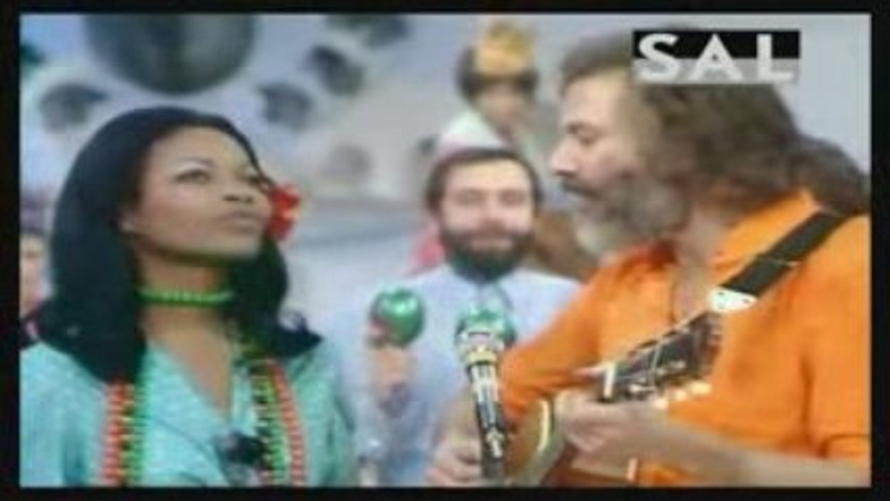 MOUSTAKI DONNE DU RHUM A TON HOMME
