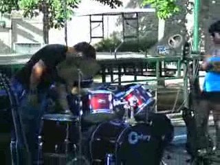 the black stone alicia à la batterie