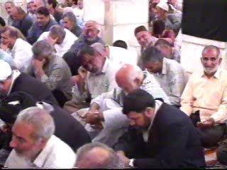 Découvrez l'homme mystérieux dans la mosquée 🕌