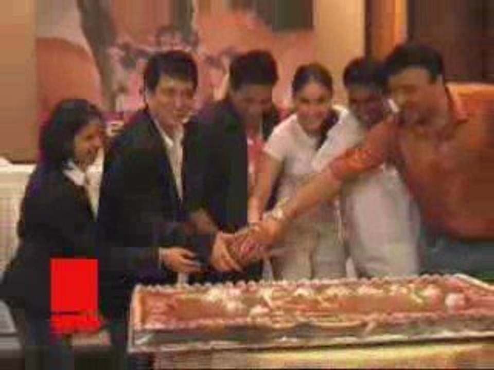 Akki speeds his way amidst mumbai station