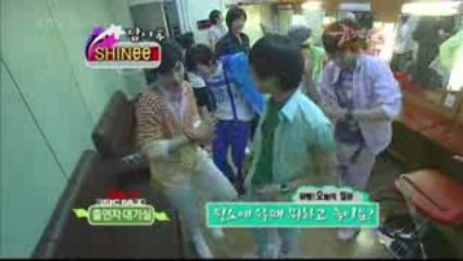 080620 KBS Music Bank SHINee funny dance in room