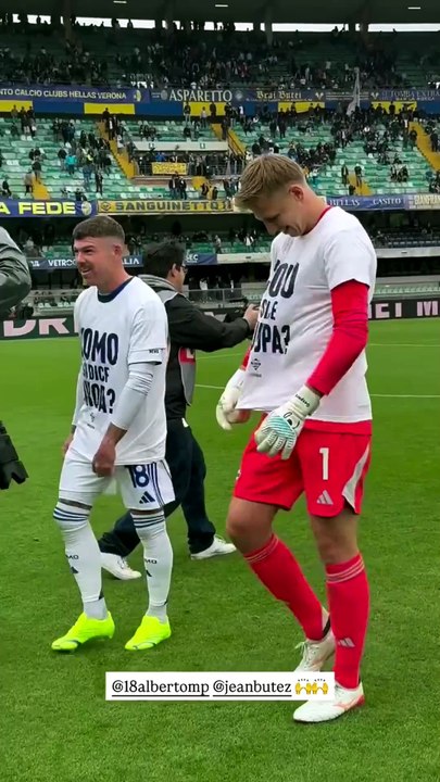 Il Como festeggia la qualificazione in Europa tra canzoni, sorrisi e abbracci