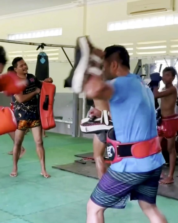 លោក ជុន សាវុធ លើកឡើងថាបើនិយាយពីល្អ មួយស្រុកខ្មែរសូម្បី ធឿន ធារ៉ា ក៏ល្អមិនដល់ ឡៅ ចិត្រា ឡើយ