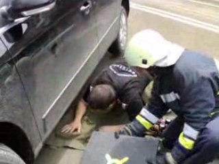 Masina_in_groapa