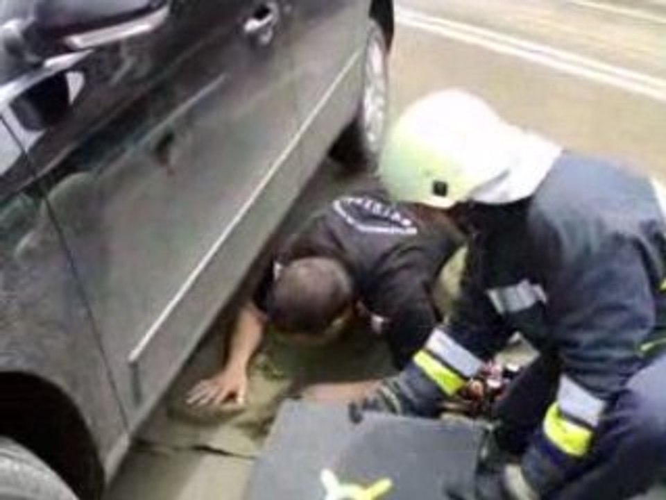Masina_in_groapa