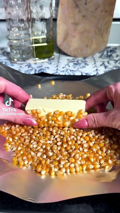 Make chocolate popcorn 🍿🍿🍿🍿🍿