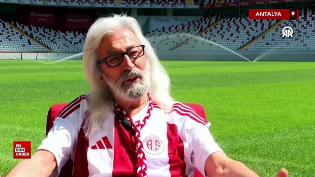 Tribünlerin Gandalf Dedesi ömrünü kırmızı ve beyaz renklere adadı