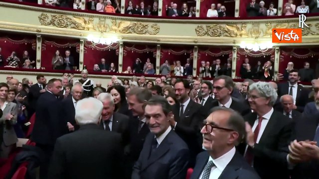 Mattarella accolto da una standing ovation alla Scala di Milano