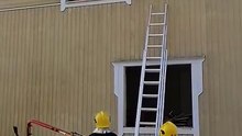 Des pompiers utilisent l’effet Venturi pour éteindre un feu de l’intérieur