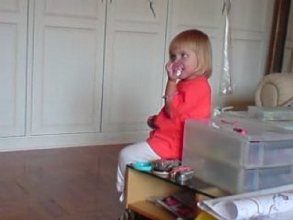 Aimée dançando Xuxa