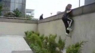 la defense (saut de bras, saut de chat)