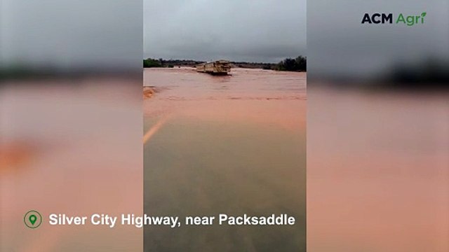 Truck caught in floodwaters in Far West NSW