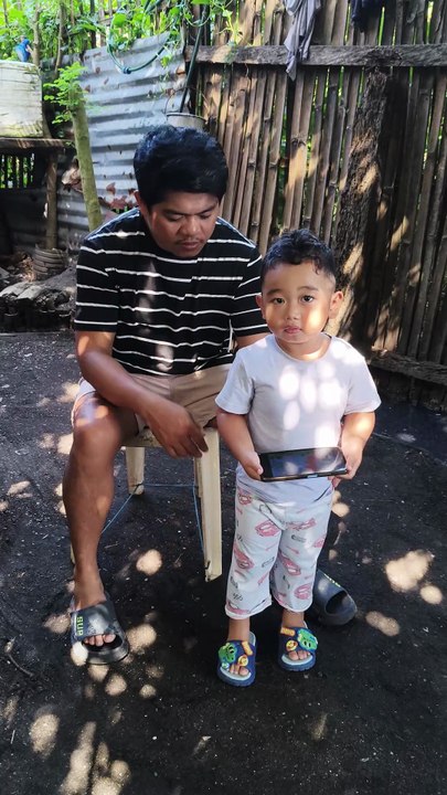 Ang magtito nga kuluton ug mga buhok, si tito Jeffrey ug nephew Isaiah. Ayaw ipunch Isaiah 😂