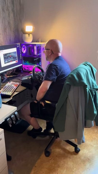 Je conduis avec mes pieds