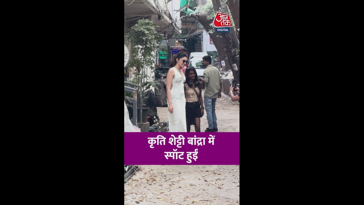 बांद्रा में स्पॉट हुई ग्लैमरस कृति शेट्टी