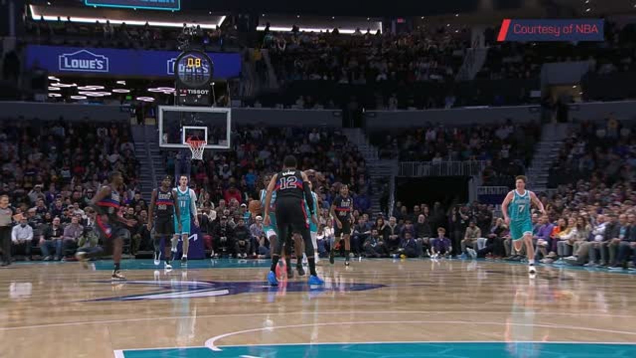 Sion James hits incredible buzzer-beater for Ho...
