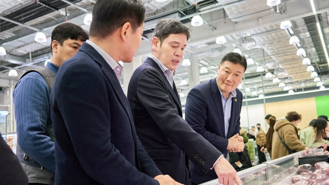 [기업] 정용진 회장, 트레이더스 현장 점검... 명절 안전·품질관리 강화 / YTN