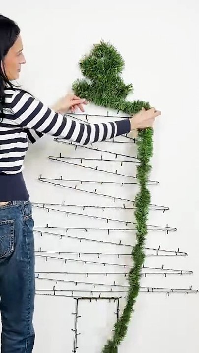 DIY wall-mounted Christmas tree magic 🎄