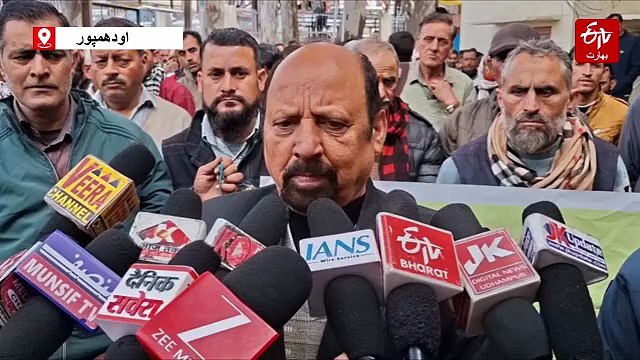 اودھمپور میں عمر حکومت کے خلاف جل شکتی ملازمین کا احتجاج، بجٹ میں مایوس کرنے کا الزام