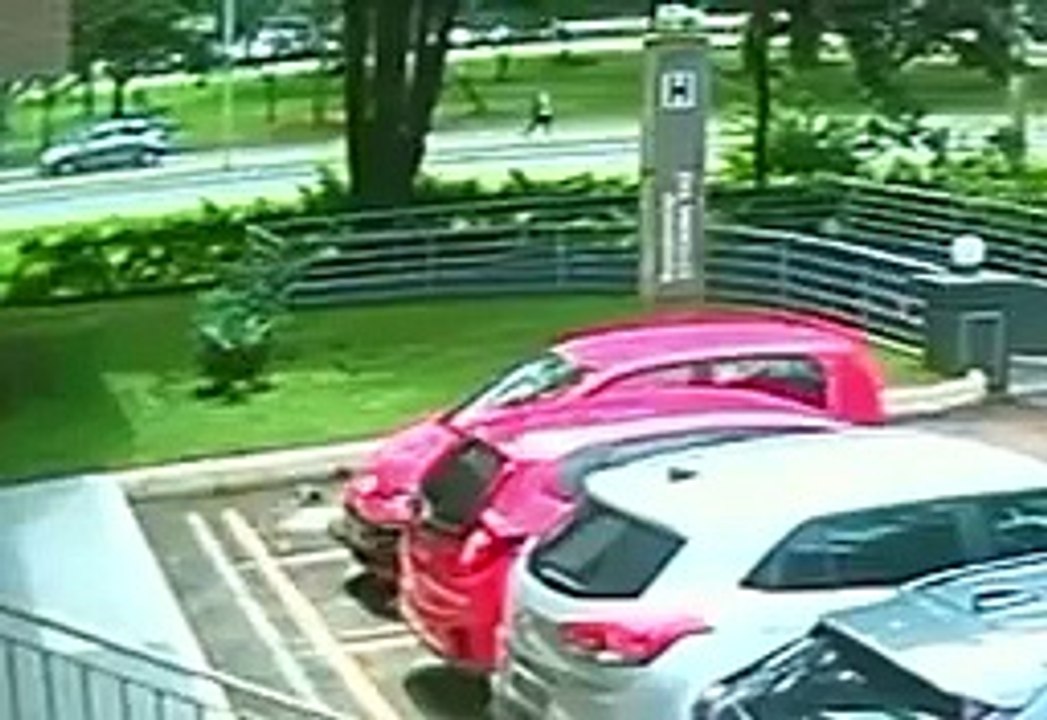 Bandido furta moto na 212 norte em plena luz do dia - parte 1