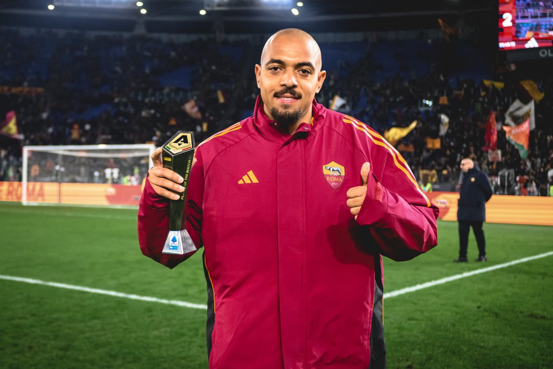 Roma, un inizio niente... Malen: doppietta e MVP contro il Cagliari