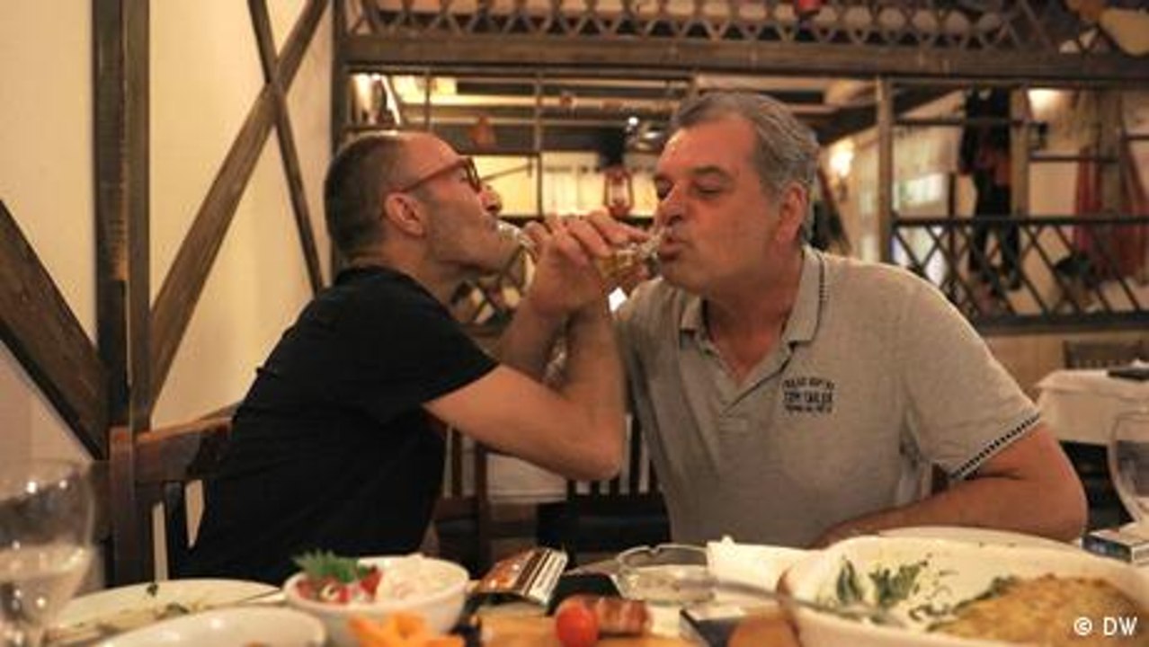 Zwischen Rauch, Rakija und Realität: Die Welt der Kafanas