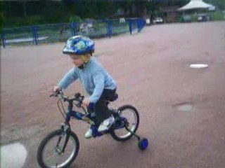 Théo et son nouveau vélo