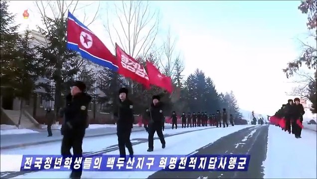 Realizado ato de partida da caravana dos jovens estudantes de todo o país pelos locais de batalha revolucionária da zona do monte Paektu