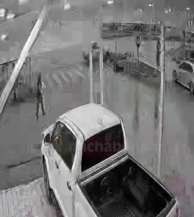 Burdur’da otomobilin çarptığı yaya ağır yaralandı Kaza anı kamerada