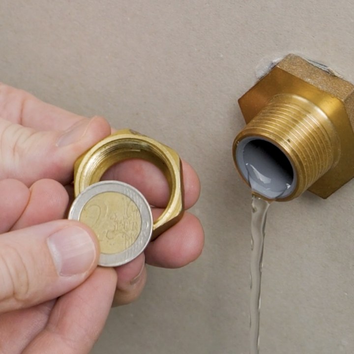 Plumbers, here is what a coin can do!