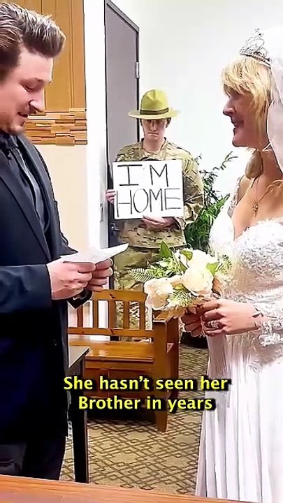 A soldier’s surprise for his sister on her wedding day 💍❤️ don’t miss this emotional moment!